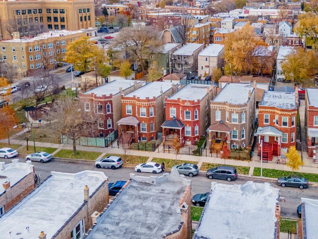 4044 W Potomac Avenue, Chicago, IL 60651