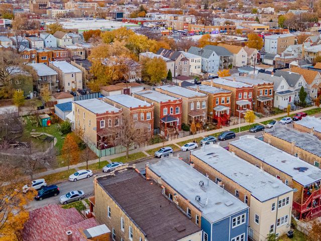 4044 W Potomac Avenue, Chicago, IL 60651