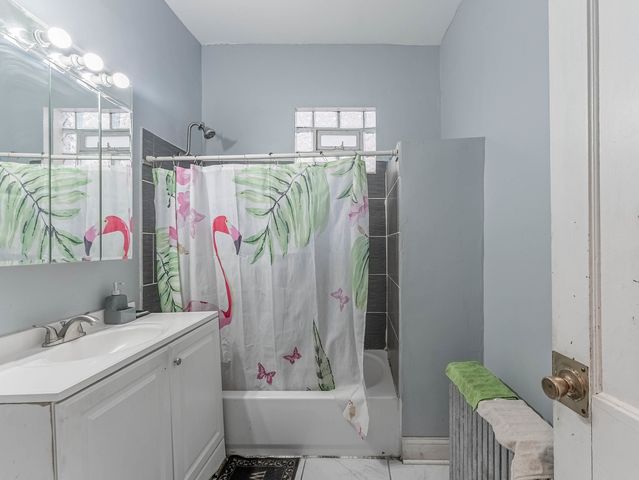 4044 W Potomac Avenue, Chicago, IL 60651