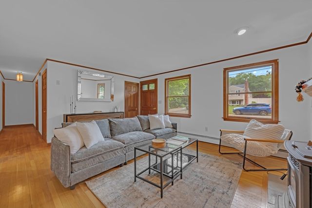 20 Brentwood Dr, Dudley, MA 01571