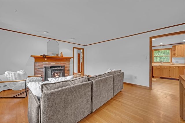 20 Brentwood Dr, Dudley, MA 01571