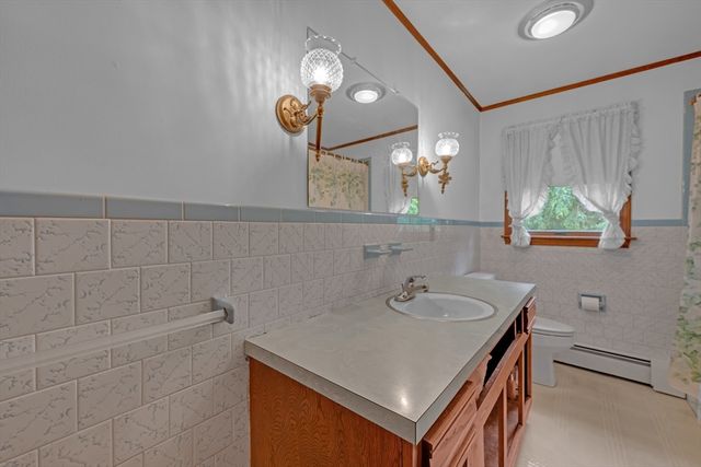 20 Brentwood Dr, Dudley, MA 01571