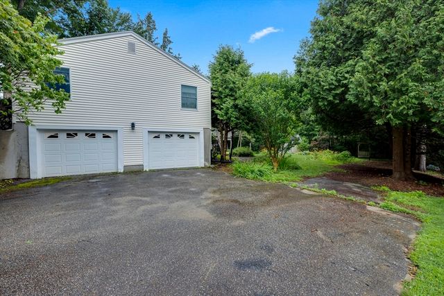20 Brentwood Dr, Dudley, MA 01571