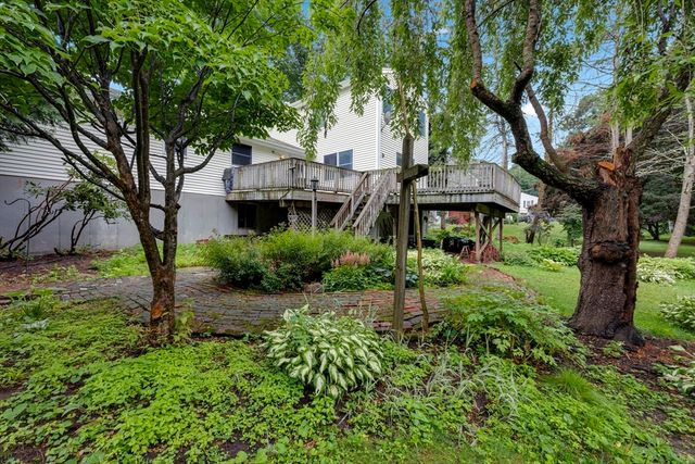 20 Brentwood Dr, Dudley, MA 01571
