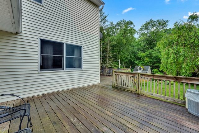 20 Brentwood Dr, Dudley, MA 01571