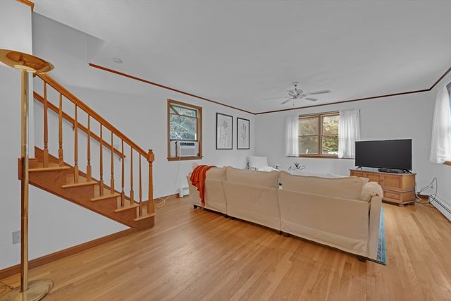 20 Brentwood Dr, Dudley, MA 01571