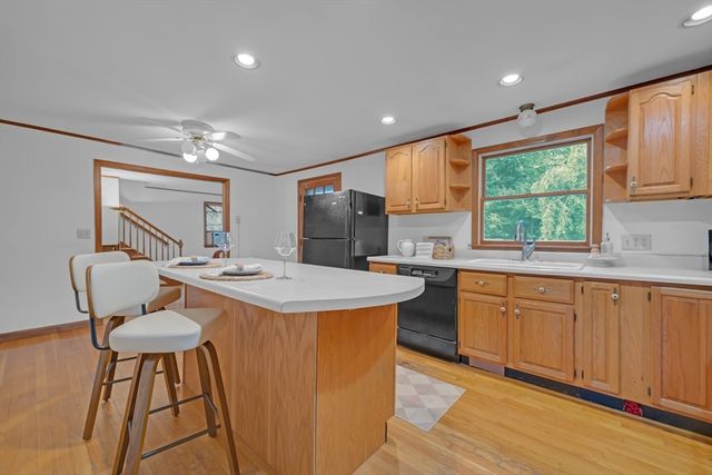 20 Brentwood Dr, Dudley, MA 01571