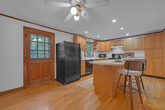 20 Brentwood Dr, Dudley, MA 01571