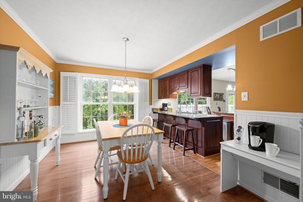 Image 5 of property listing at 6569 TYDINGS RD, Eldersburg, MD 21784