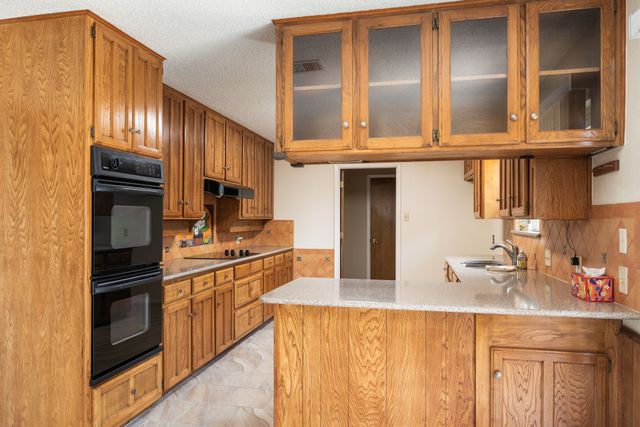 3320 Pin Oak Lane, Bedford, TX 76021