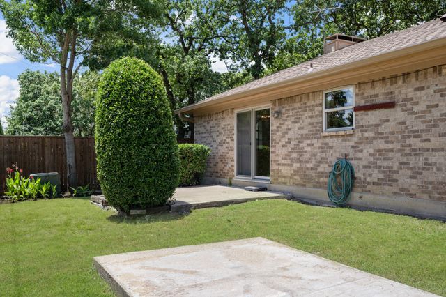 3320 Pin Oak Lane, Bedford, TX 76021