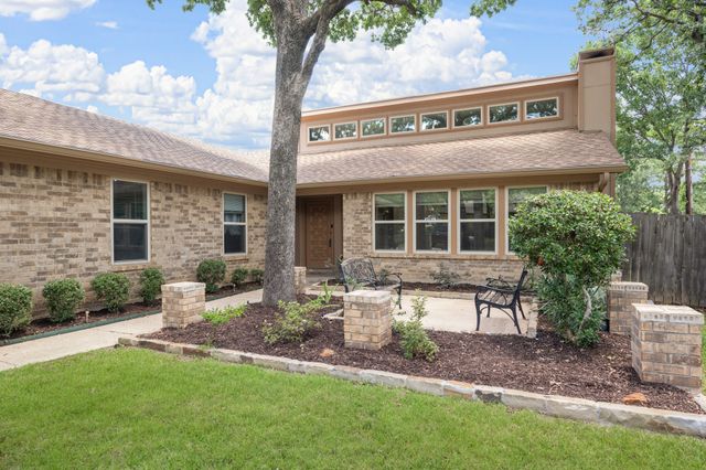 3320 Pin Oak Lane, Bedford, TX 76021
