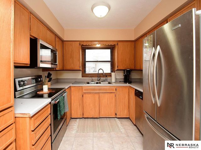 3016 S 49th Street, Omaha, NE 68106