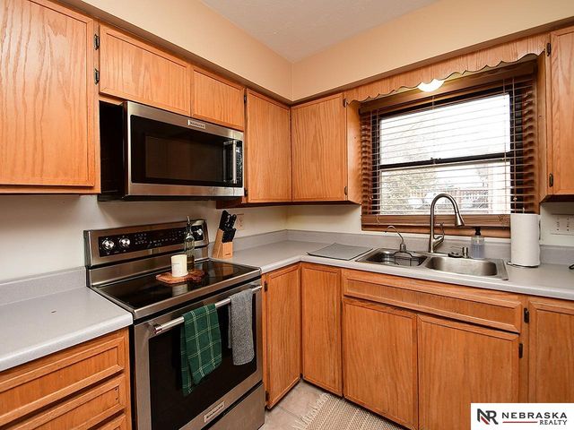 3016 S 49th Street, Omaha, NE 68106