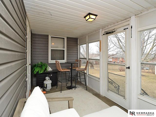 3016 S 49th Street, Omaha, NE 68106