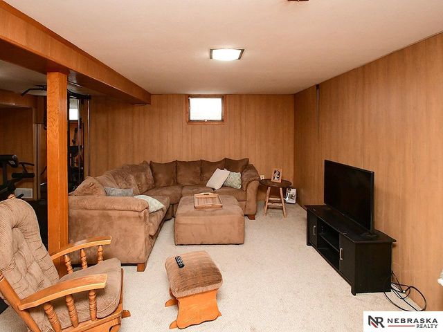 3016 S 49th Street, Omaha, NE 68106