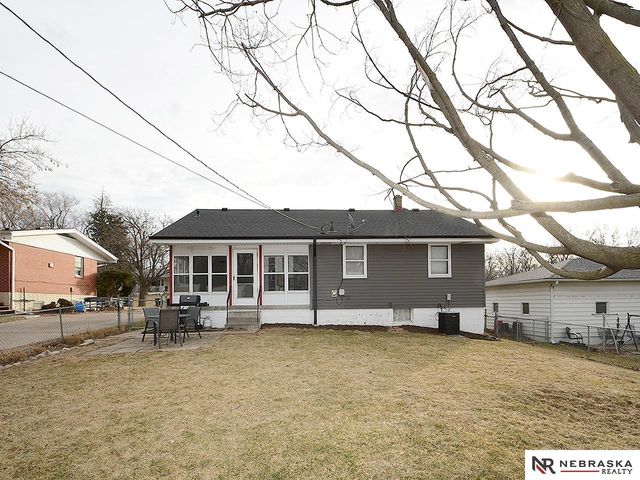 3016 S 49th Street, Omaha, NE 68106