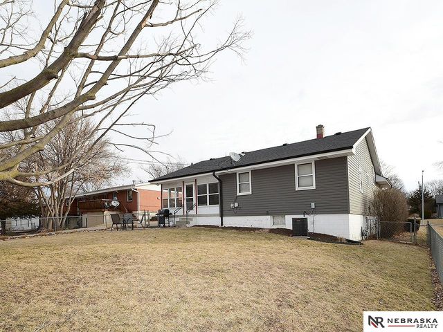 3016 S 49th Street, Omaha, NE 68106