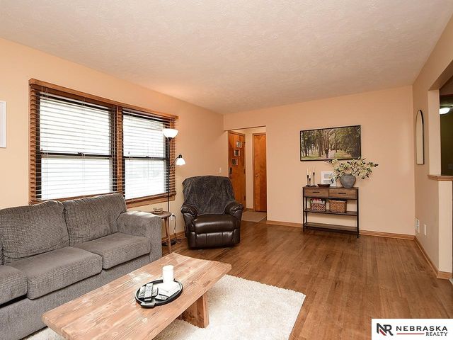 3016 S 49th Street, Omaha, NE 68106