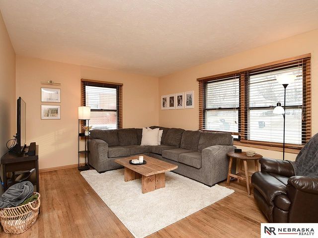 3016 S 49th Street, Omaha, NE 68106