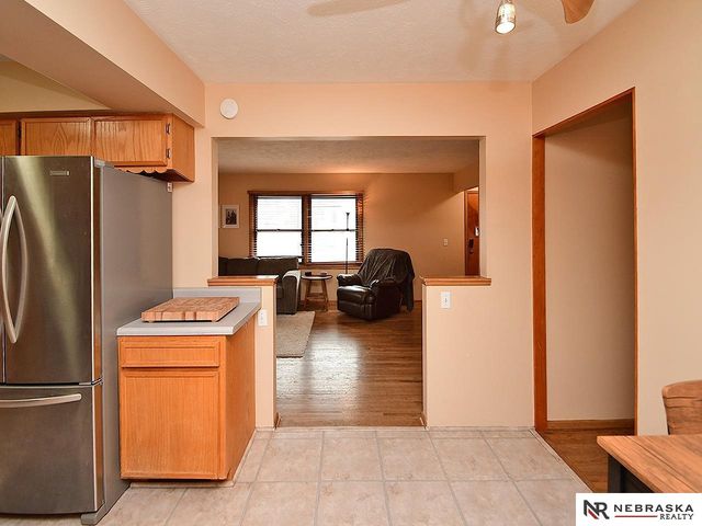 3016 S 49th Street, Omaha, NE 68106