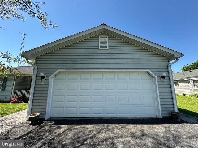 120 CHANCELLOR DRIVE, Chambersburg, PA 17201