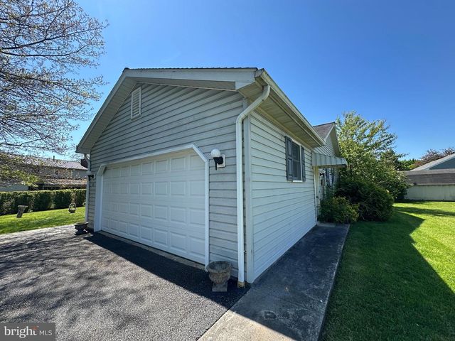 120 CHANCELLOR DRIVE, Chambersburg, PA 17201