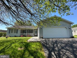120 CHANCELLOR DRIVE, Chambersburg, PA 17201