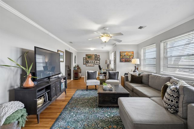 635 Classen Drive, Dallas, TX 75218