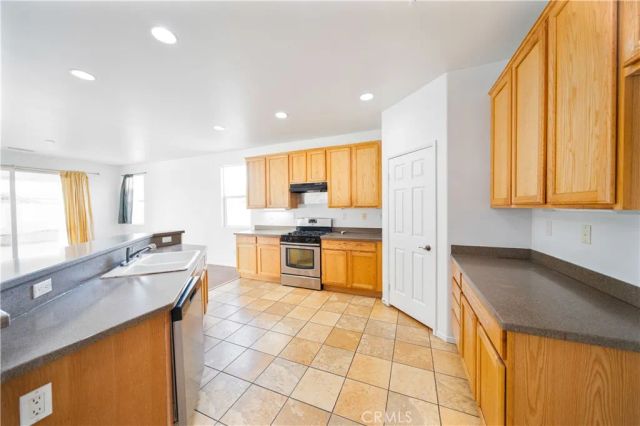 11797 Maywood, Adelanto, CA 92301