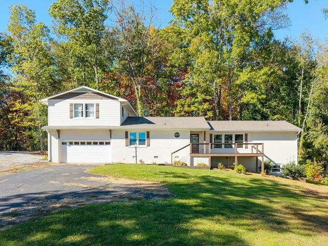 128 Cardinal Lane, Hayesville, NC 28904
