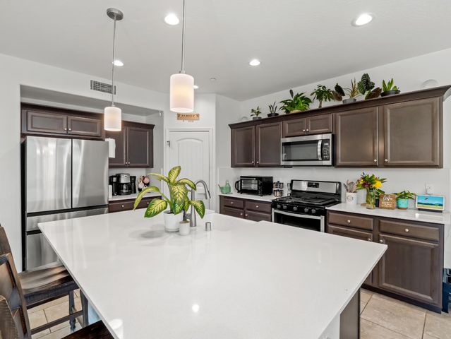 4225 N Sandrini Avenue, Fresno, CA 93723