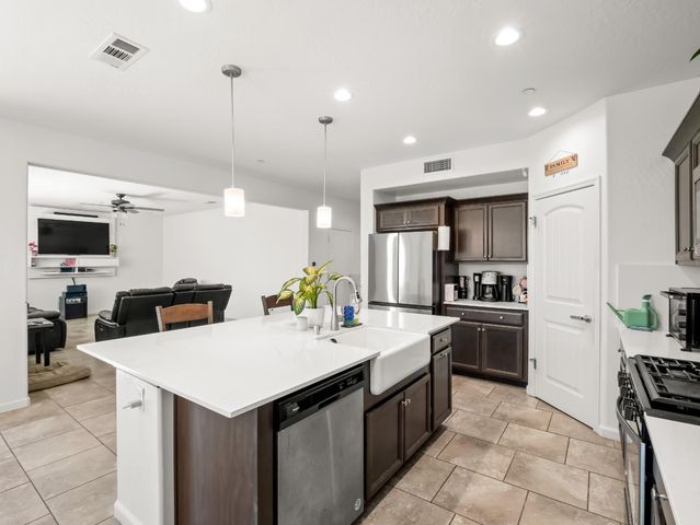 4225 N Sandrini Avenue, Fresno, CA 93723