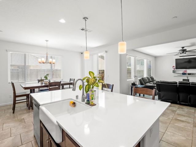 4225 N Sandrini Avenue, Fresno, CA 93723
