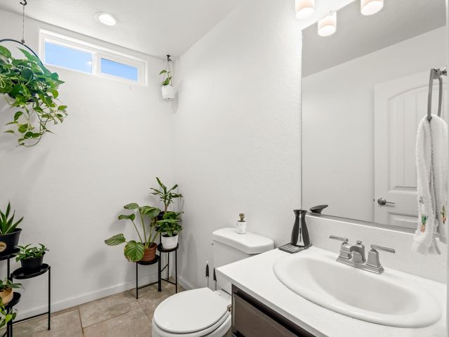 4225 N Sandrini Avenue, Fresno, CA 93723