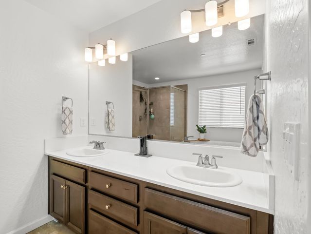 4225 N Sandrini Avenue, Fresno, CA 93723