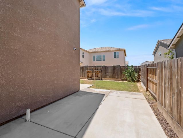 4225 N Sandrini Avenue, Fresno, CA 93723