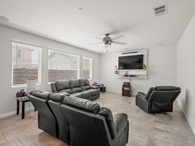 4225 N Sandrini Avenue, Fresno, CA 93723