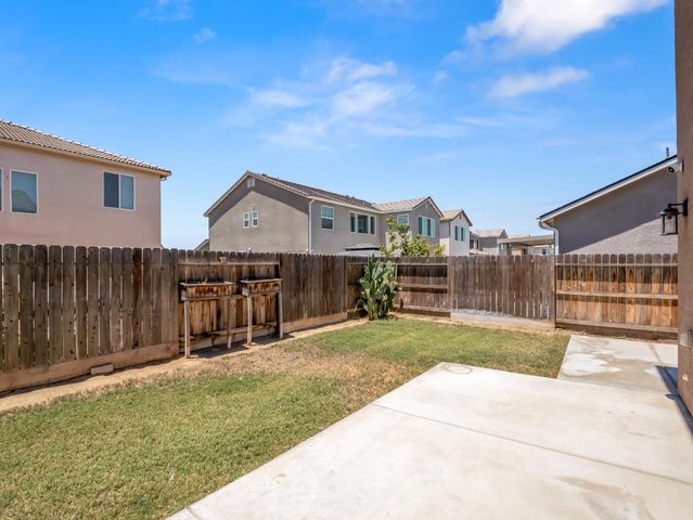 4225 N Sandrini Avenue, Fresno, CA 93723