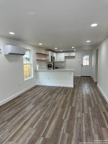 1418 Essex, San Antonio, TX 78210