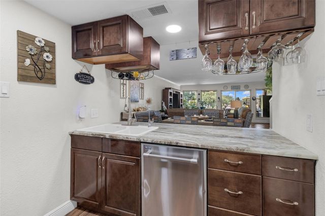 23 April Hill, Conroe, TX 77356