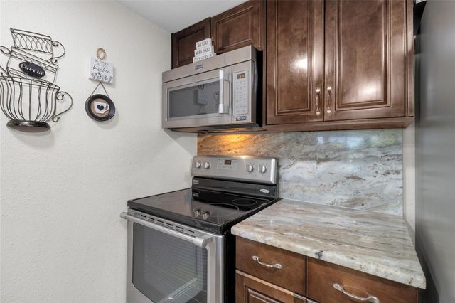 23 April Hill, Conroe, TX 77356
