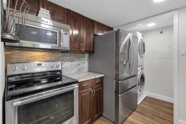 23 April Hill, Conroe, TX 77356