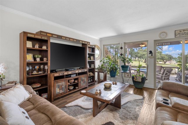 23 April Hill, Conroe, TX 77356