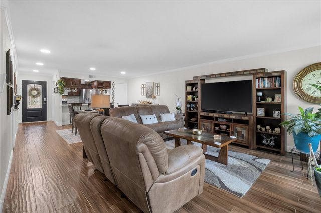 23 April Hill, Conroe, TX 77356