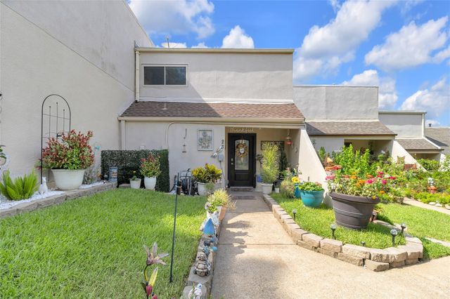 23 April Hill, Conroe, TX 77356