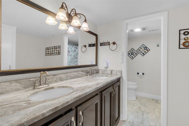 23 April Hill, Conroe, TX 77356