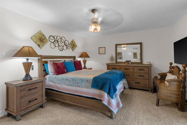 23 April Hill, Conroe, TX 77356
