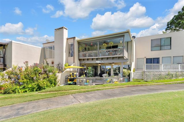 23 April Hill, Conroe, TX 77356