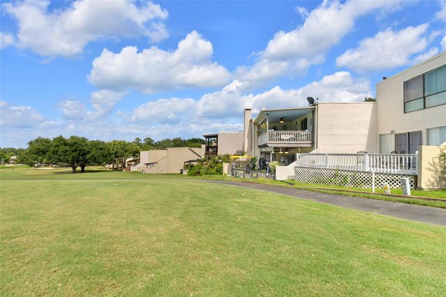 23 April Hill, Conroe, TX 77356